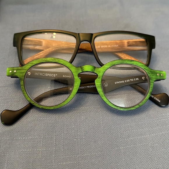 *2* Pairs of Fashion Reading Glasses +2.0 - Picture 2 of 16